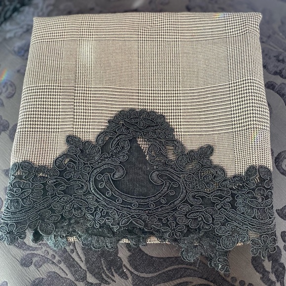 Lace and plaid dress skirt - Picture 7 of 7